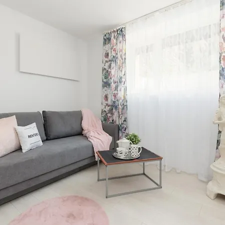 Affordable Underground Near Pge Narodowy By Renters Apartamento Varsóvia