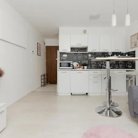 Affordable Underground Near Pge Narodowy By Renters Apartamento Varsóvia